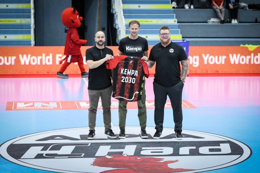 Kempa x HC Alpla Hard verlängern den Ausrüstervertrag