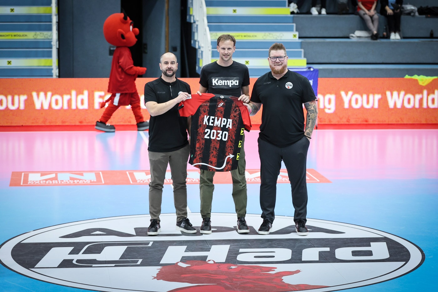 Kempa x HC Alpla Hard verlängern den Ausrüstervertrag